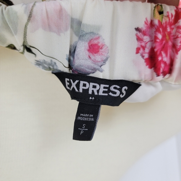 Express Floral Off The Shoulder Flowy Top - Picture 3 of 5